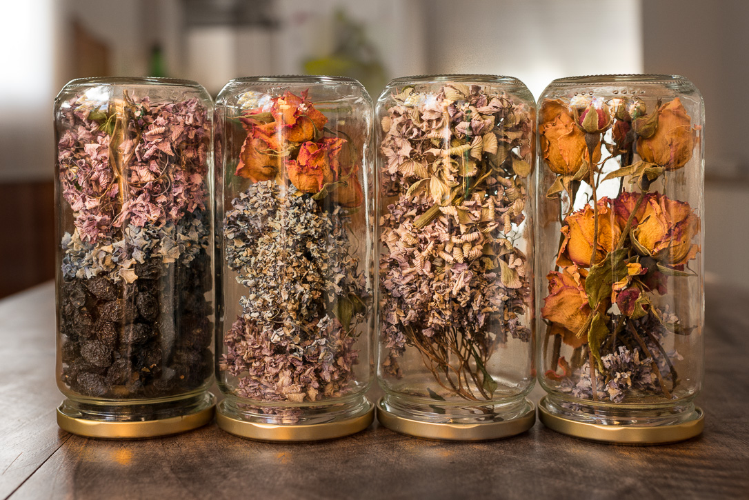 The Home Academy tarros con flores secas