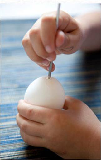 The Home Academy vaciar huevos pascua