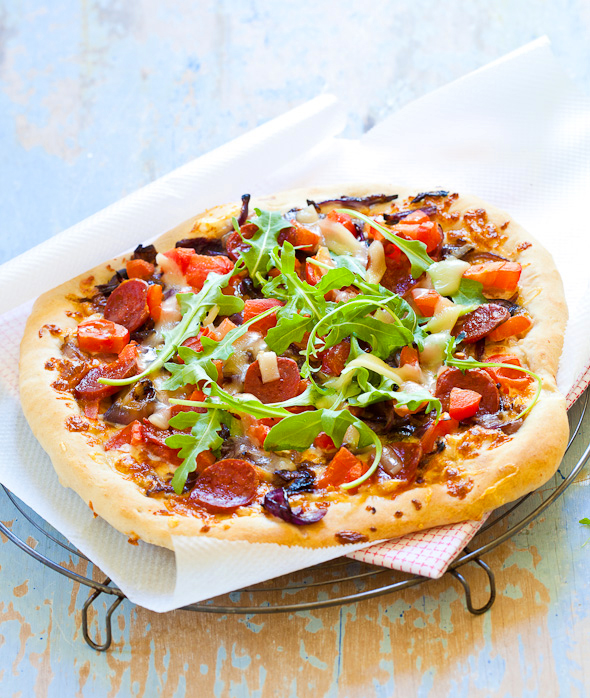 3125-Pizza-de-chorizo-y-rúcula